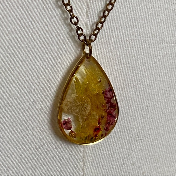 Vintage Press Flower Necklace - Picture 7 of 12